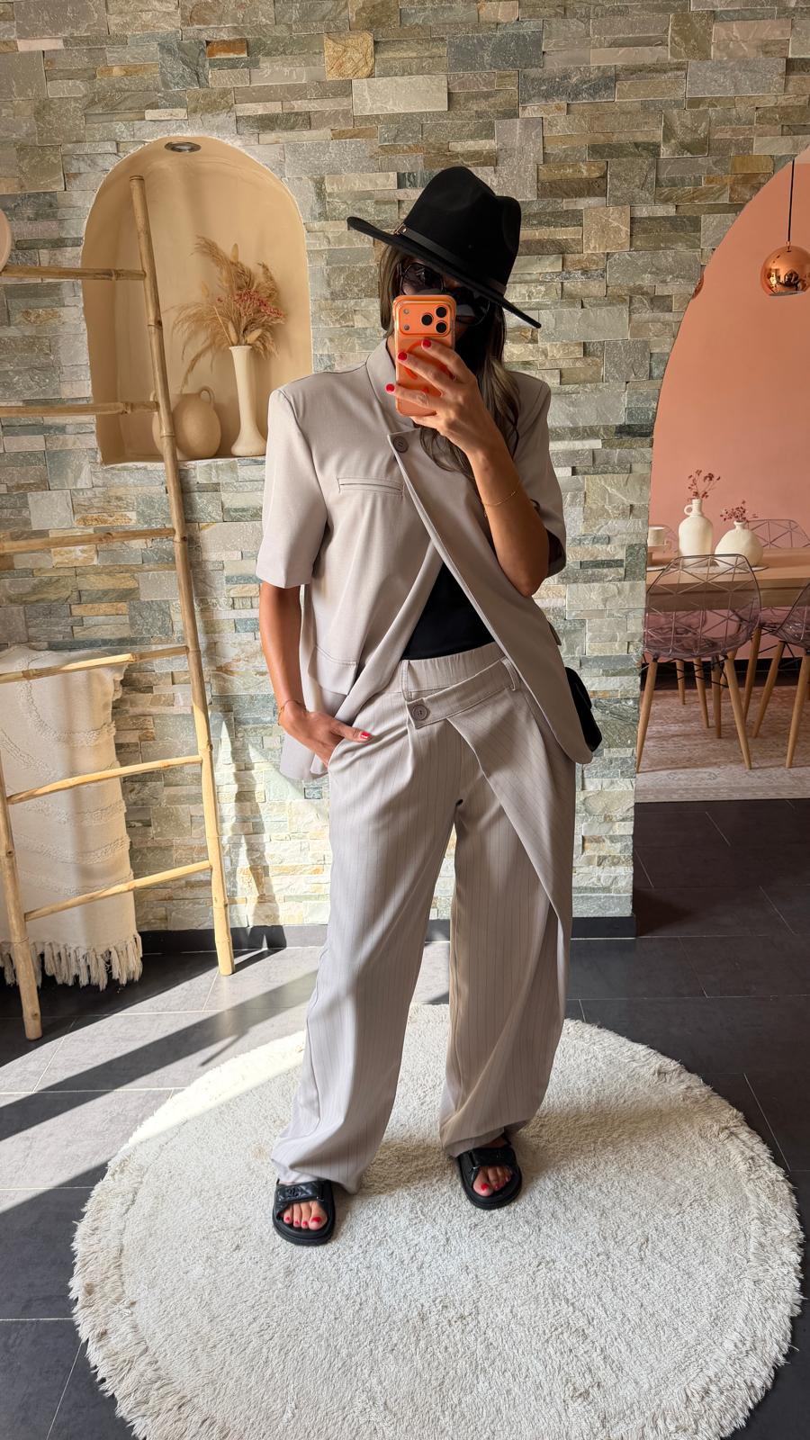 Short-sleeved button-down collar blazer with asymmetrical closure in Taupe