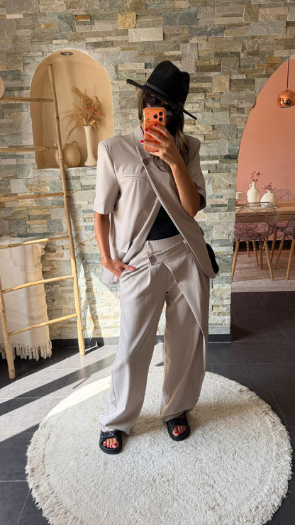 Short-sleeved button-down collar blazer with asymmetrical closure in Taupe