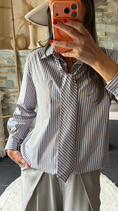 Chemise à cravate rayée