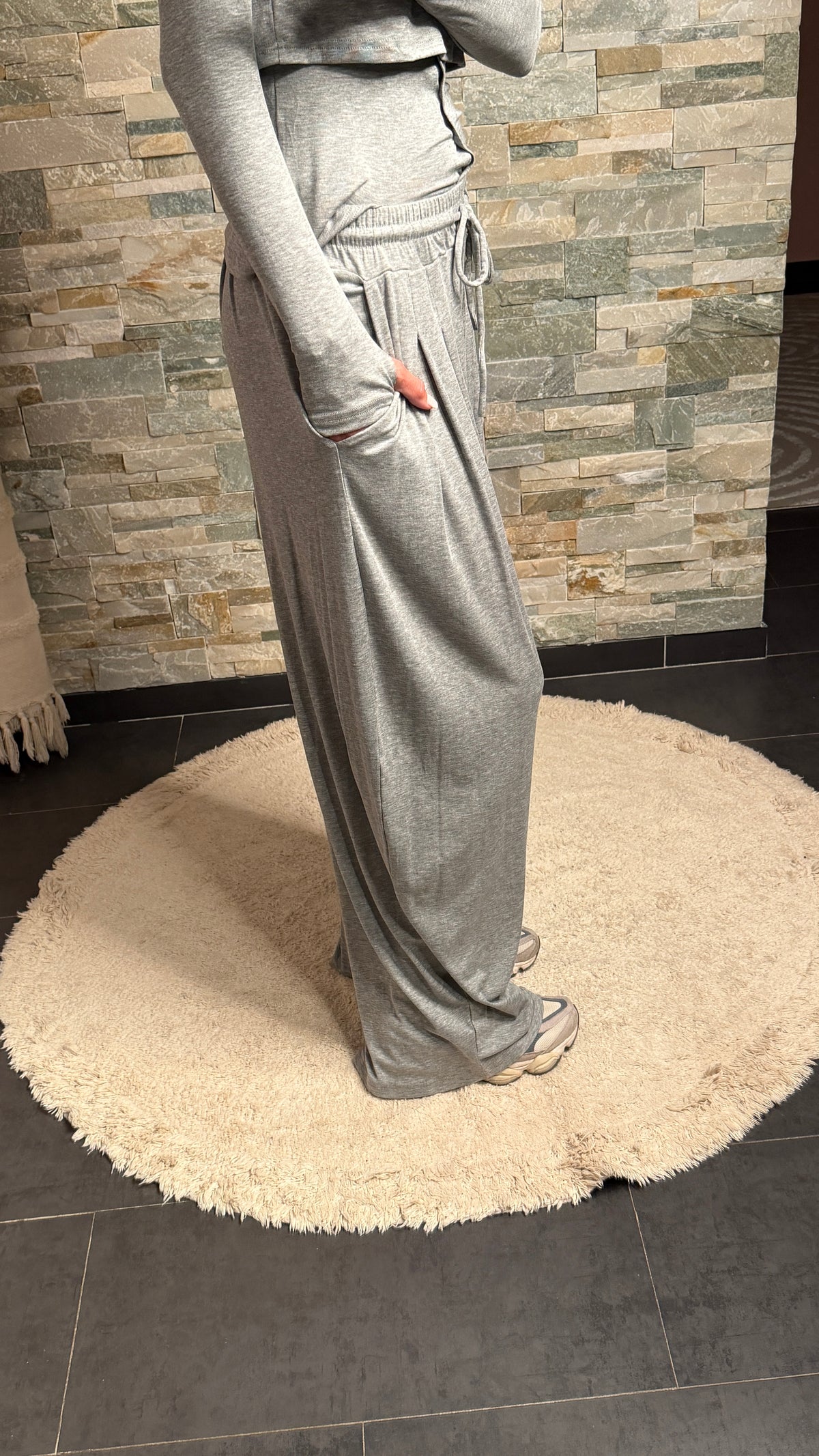Pantalon fluide large à plis Gris